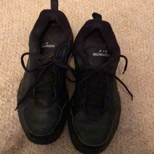 Nike Air Monarch Men’s Black Leather Shoe. Size 10.5